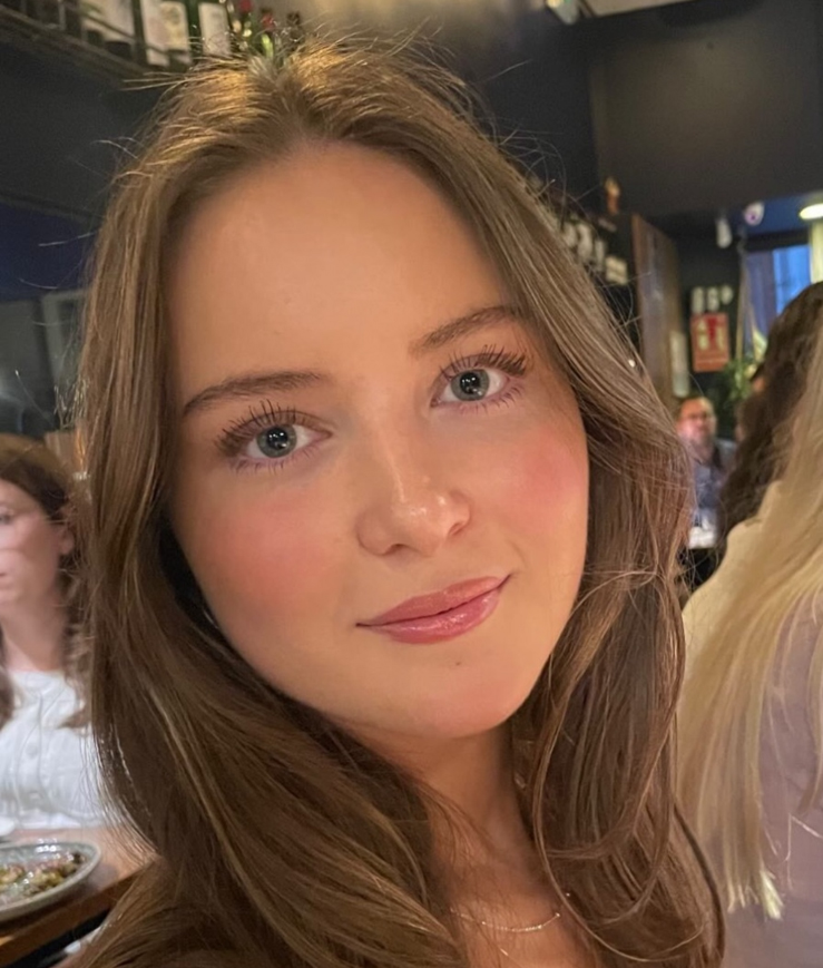Cayla Mir 21 år