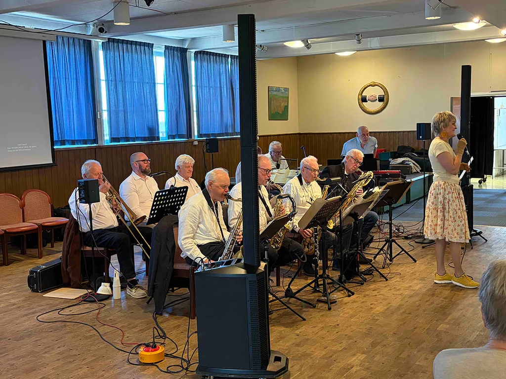 Jazzådom från Jönköping underhåller SPF-medlemmarna.