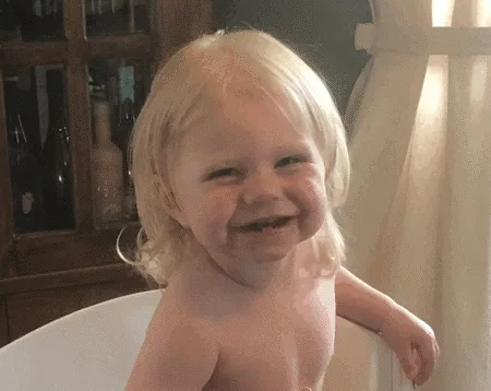 Hedda Karlsson 2 år