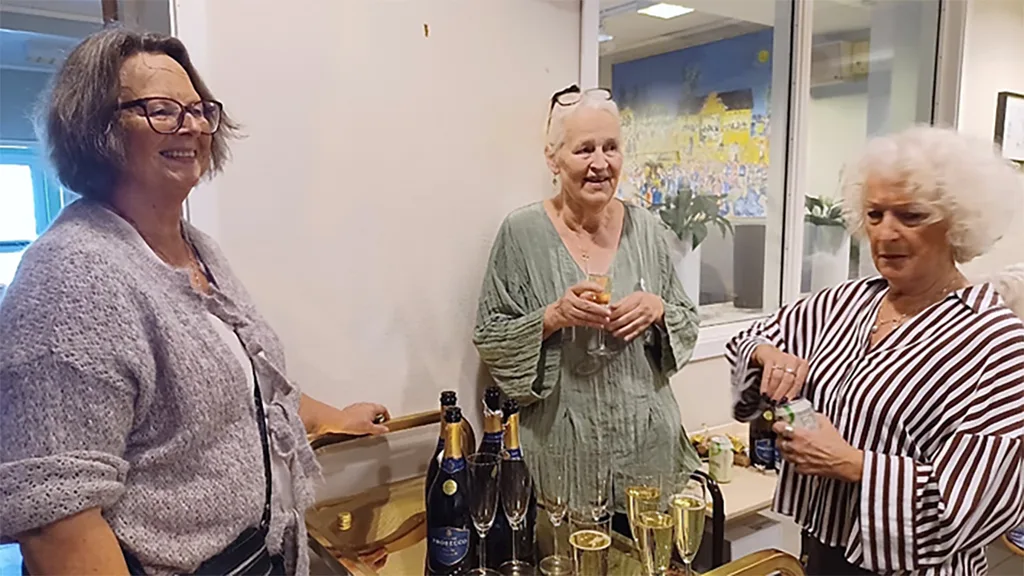 Liisi Johansson, Lena Gauffin Gustavsson och Synnöve Bergman bjöd på förfriskningar