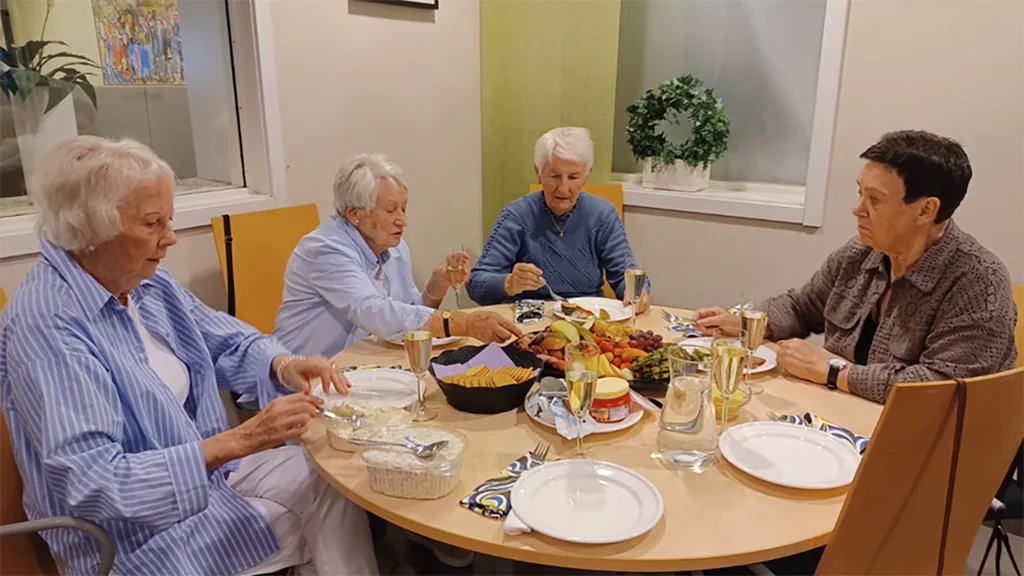 Ett gäng som lät sig väl smaka. Inga-Lill Ekfeldt, Gunvor Isacsson, Inger Rudolfsson och Monica Johansson